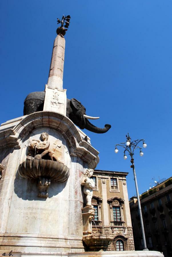 Apartment For 2 In Catania, B&B Le Voci Del Mercato Екстер'єр фото